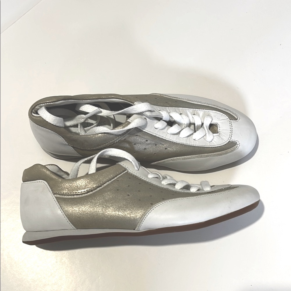 Clarks White and Silver Sneakers Sleek Retro Design, perfect condition